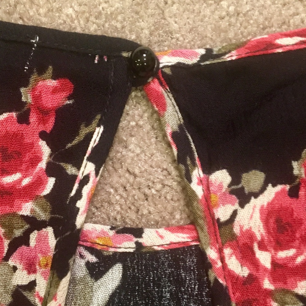 Socialite Rose Pattern Top with Bell Sleeves - Picture 5 of 6